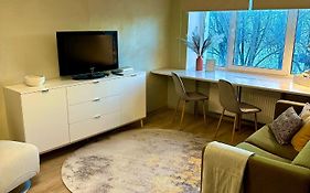 Sunny Apartment, 7 Min With Tram To The Old Town